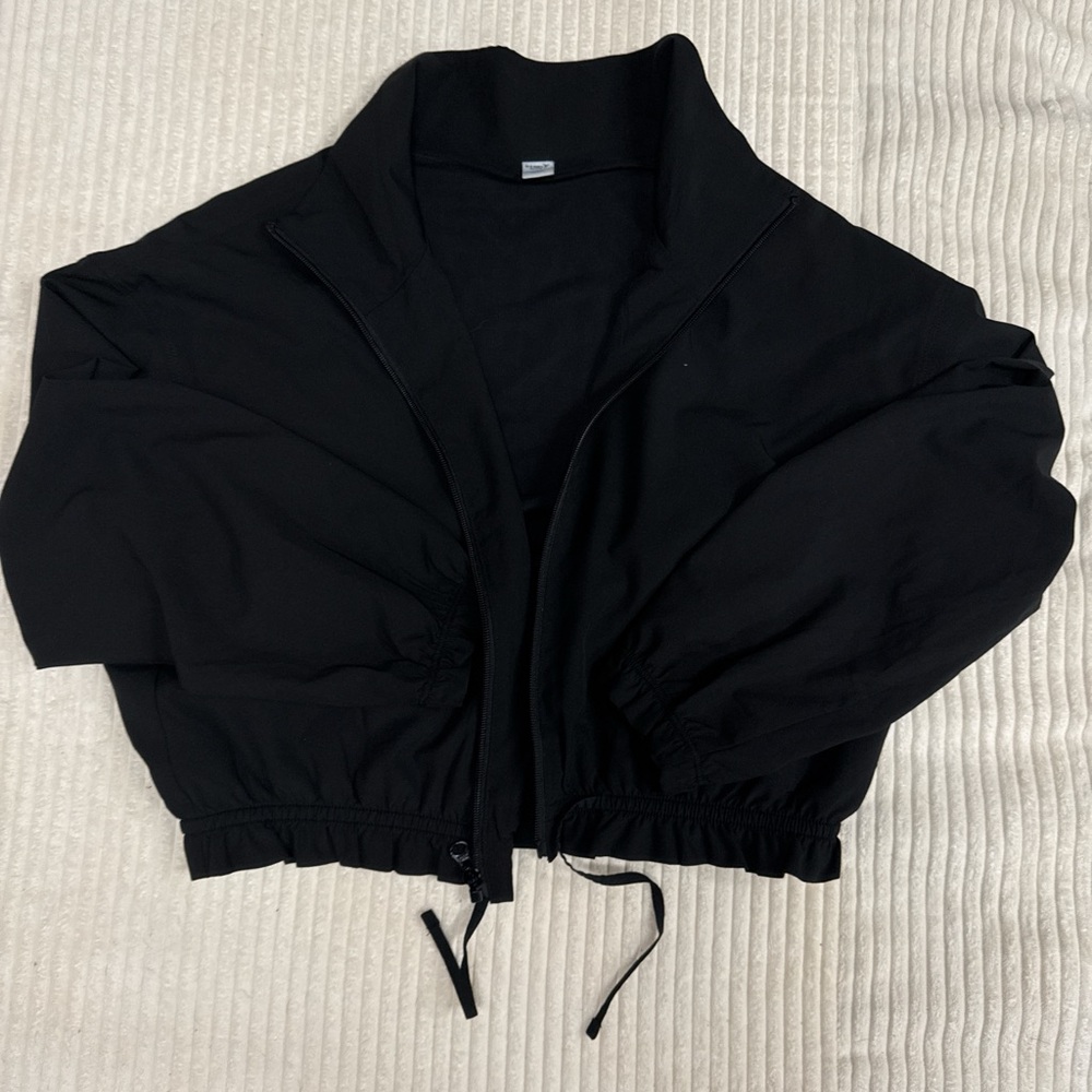 Black crop windbreaker